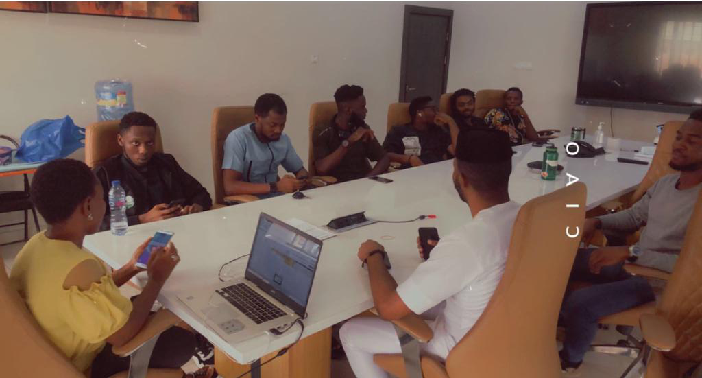 This image has an empty alt attribute; its file name is p2.png